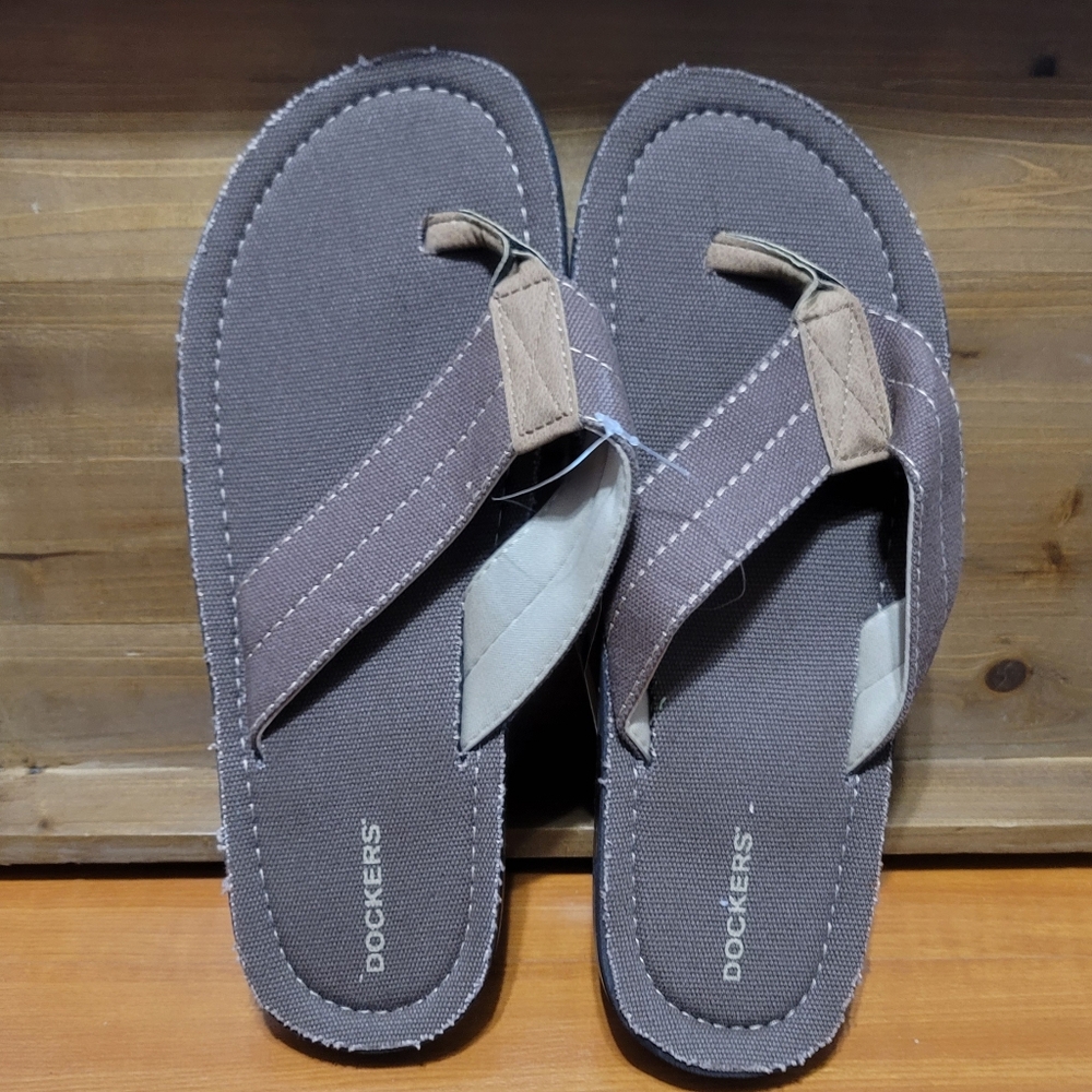 Dockers Mens Brown Distressed Thong Sandals